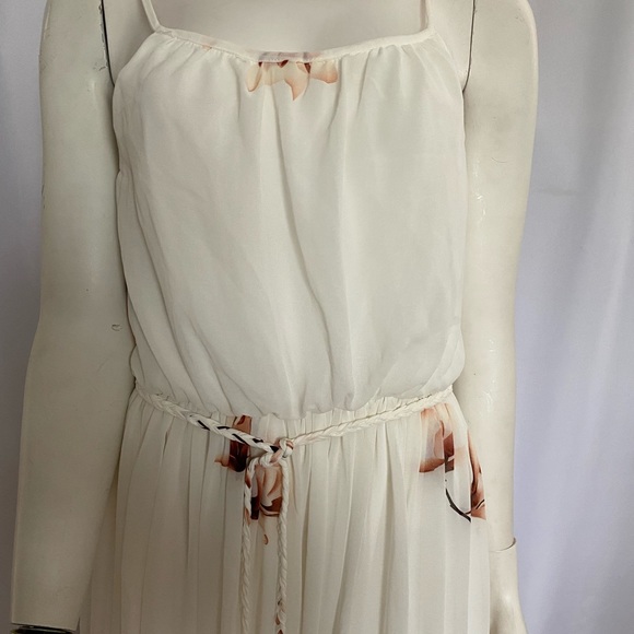 Flowy floral maxi dress - Picture 2 of 6